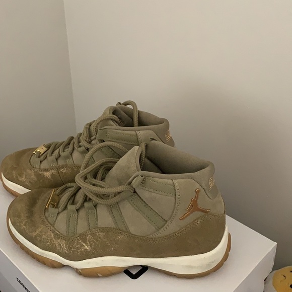 Air Jordan 11 - Picture 2 of 7